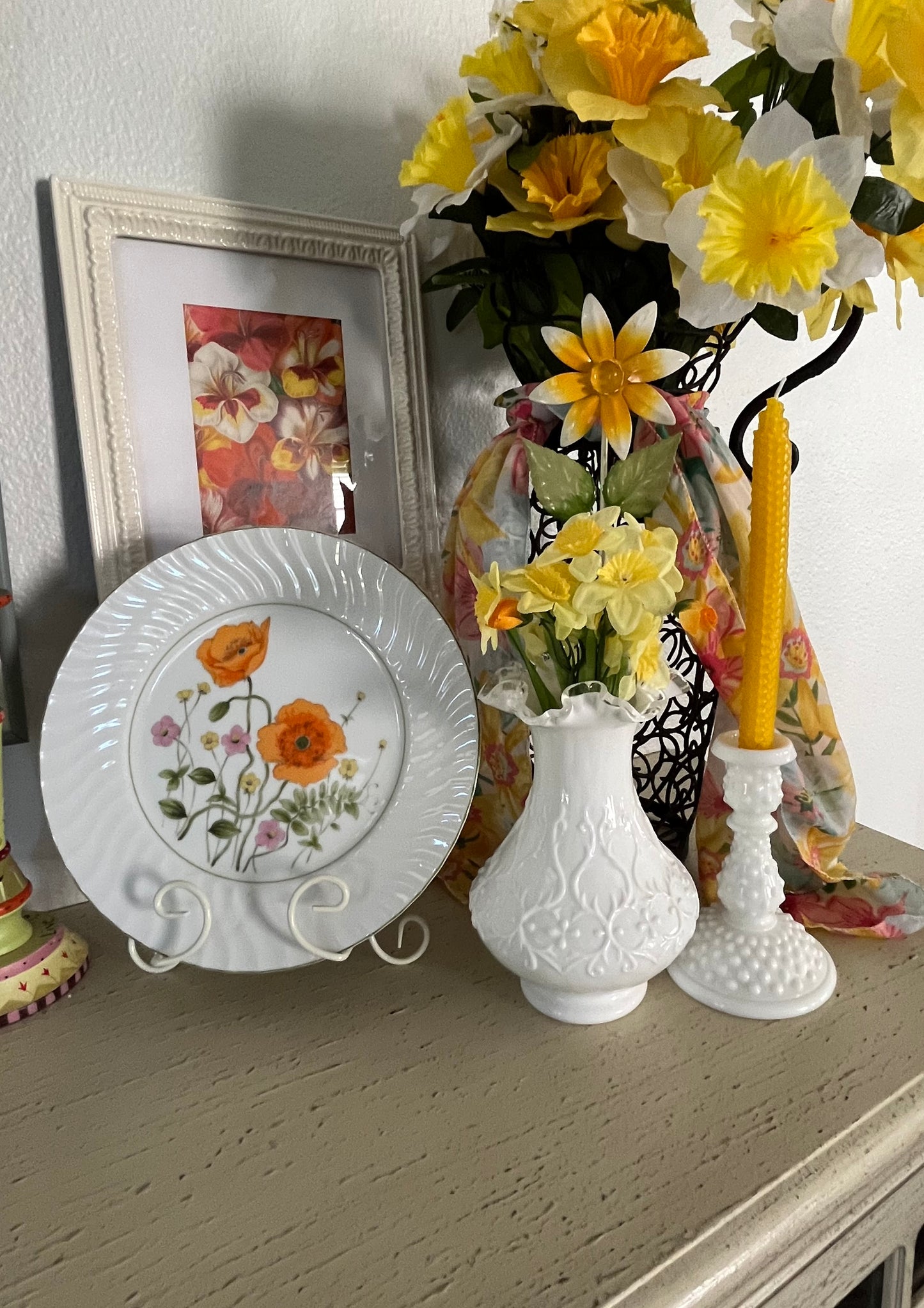 Vintage Toleware Metal Flower Hook - Retro Seventies Daisy Design