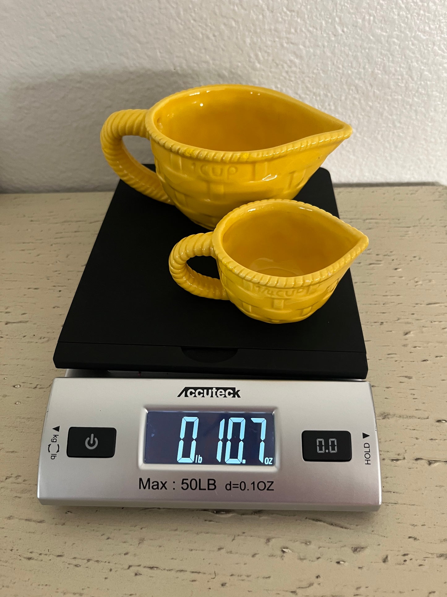 Retro Sunshine Yellow Basket Weave Measuring Cups – 1 Cup & 1/4 Cup (c. 1990s–2000s)