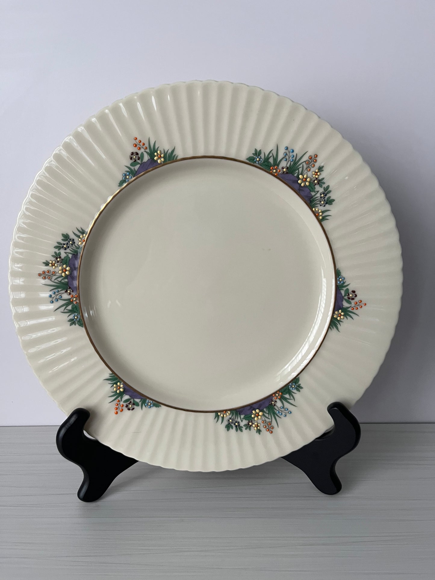 Vintage 1970s Lenox “Rutledge” Dinner Plate – Ivory Fine China with Fluted Rim, Floral Garland & Gold Trim