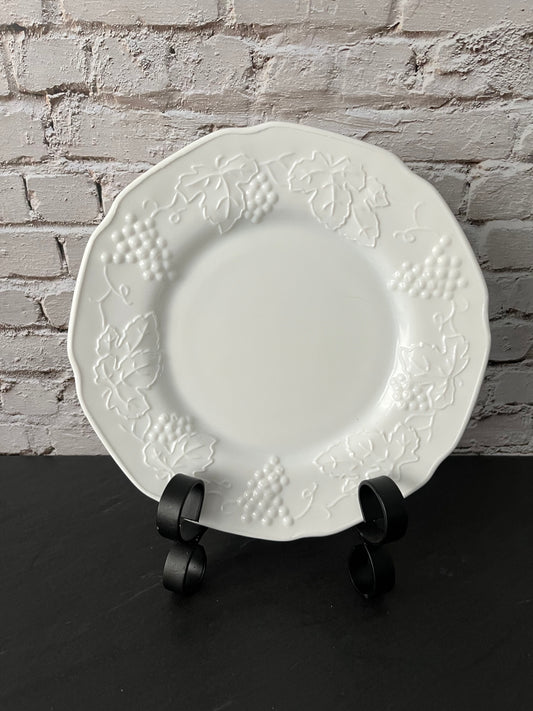 Vintage 1960s–1970s Indiana Colony Milk Glass “Harvest Grape” 8” Luncheon Salad Plate | Raised Grapes & Leaves | Farmhouse Tableware