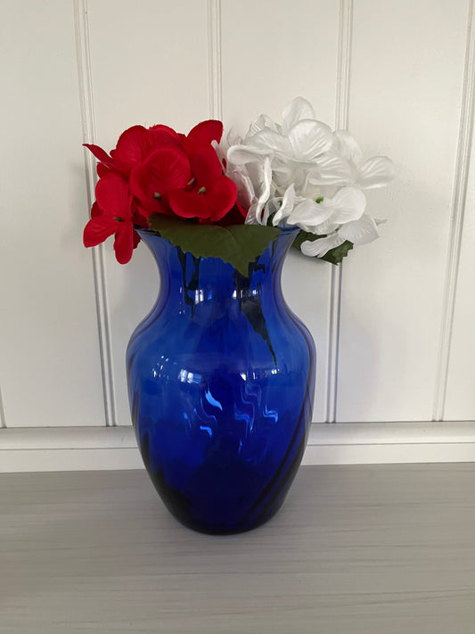 Vintage 1980s Indiana Glass “Illusions” Cobalt Blue Swirl Vase – Flared Rim Flower Vase