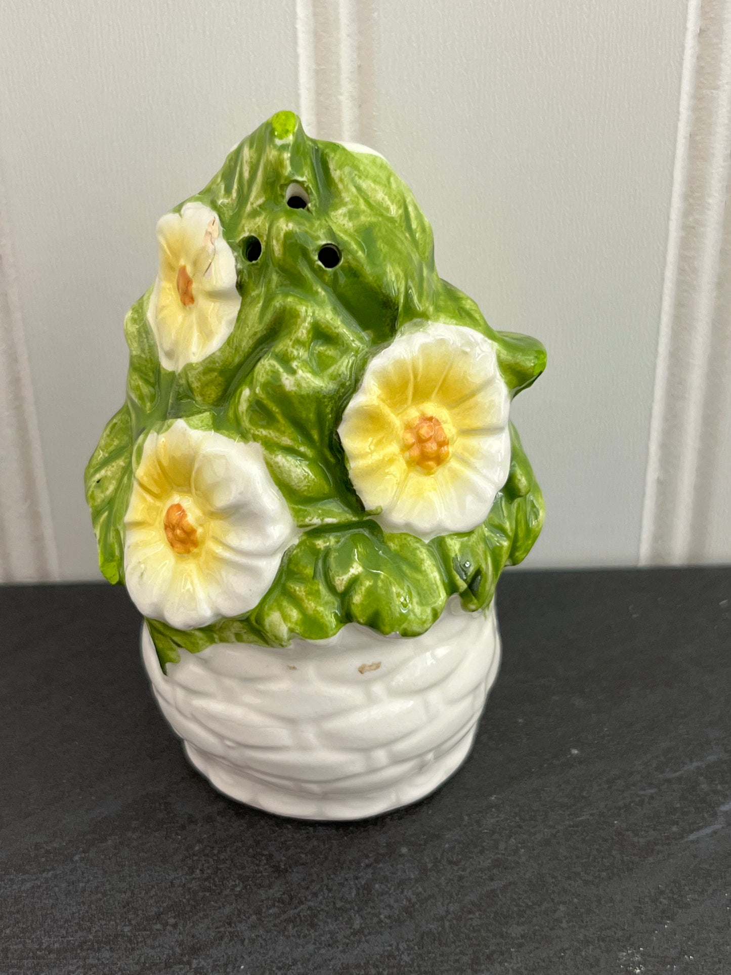 Vintage c. 1960s Single Lefton Daisy Flower Basket Weave Salt Shaker