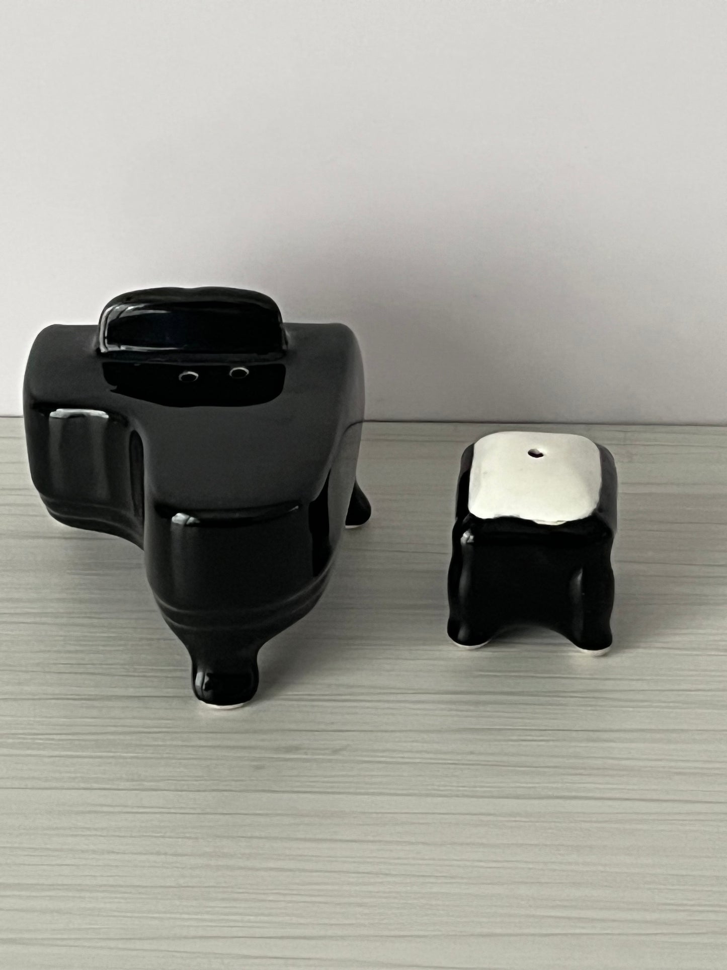 Vintage 1989 Sarsaparilla Deco Designs Grand Piano & Bench Salt and Pepper Shaker Set – 1980s Art Deco Revival Musical Kitchen Collectible