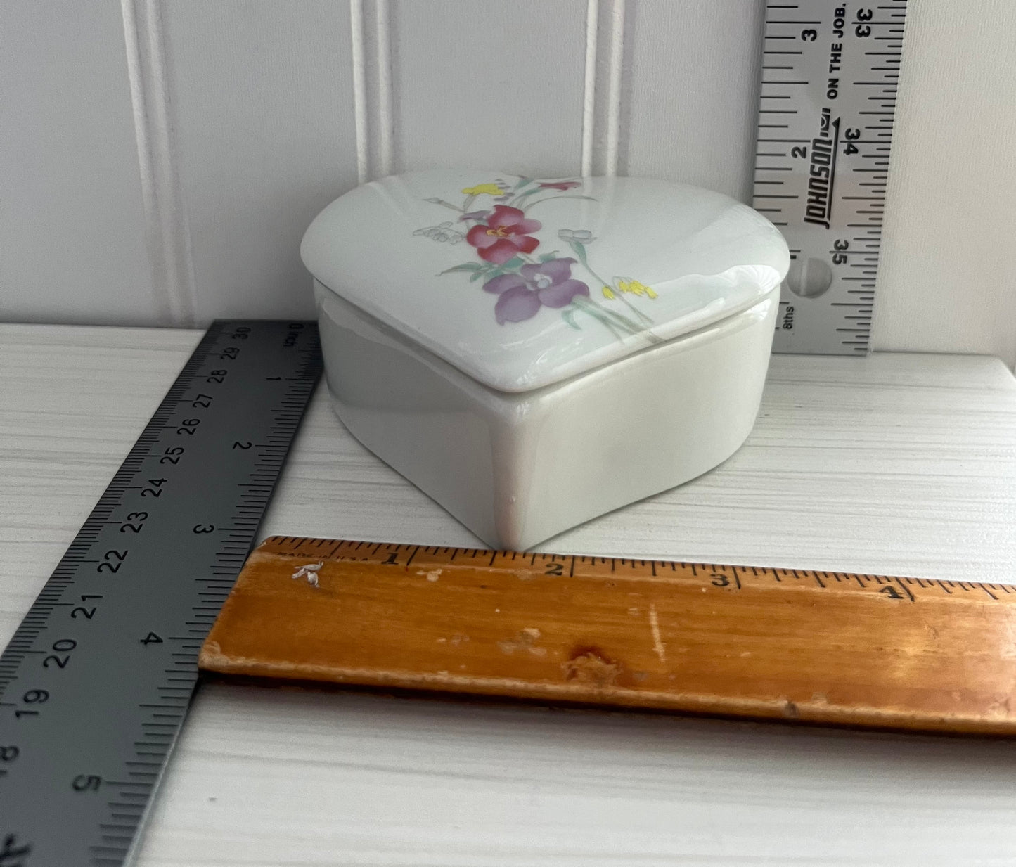 Vintage 1980’s White Ceramic Porcelain Floral Heart Trinket Box with Lid