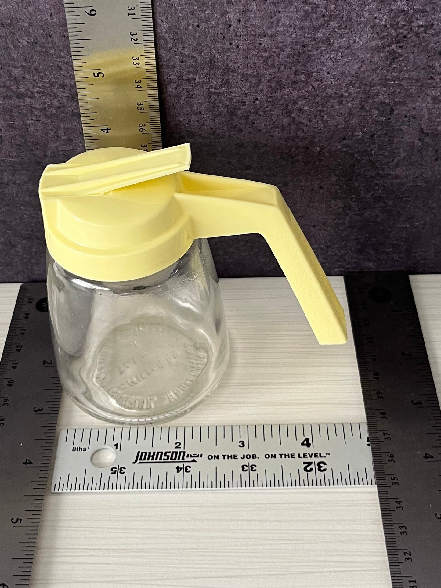 Vintage Federal Glass Syrup Dispenser w/ Yellow Plastic Lid & Handle, Mid Century Pancake Syrup Pitcher, Retro Kitchen Glassware 1960s-70’s
