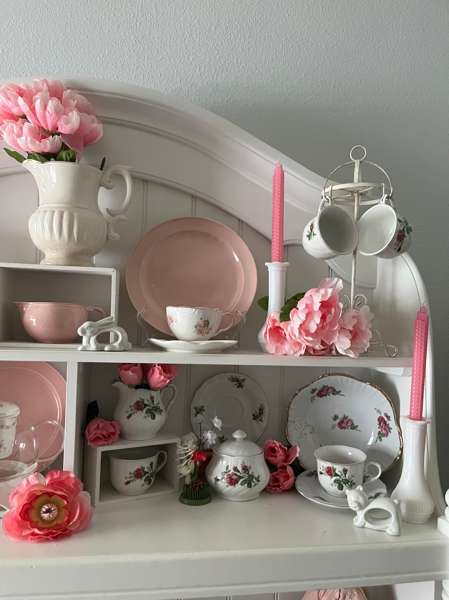 Vintage 1980s Lynns Fine China Rose Teacup & Saucer Set – Gold Rim Cottage Floral – Set of 4