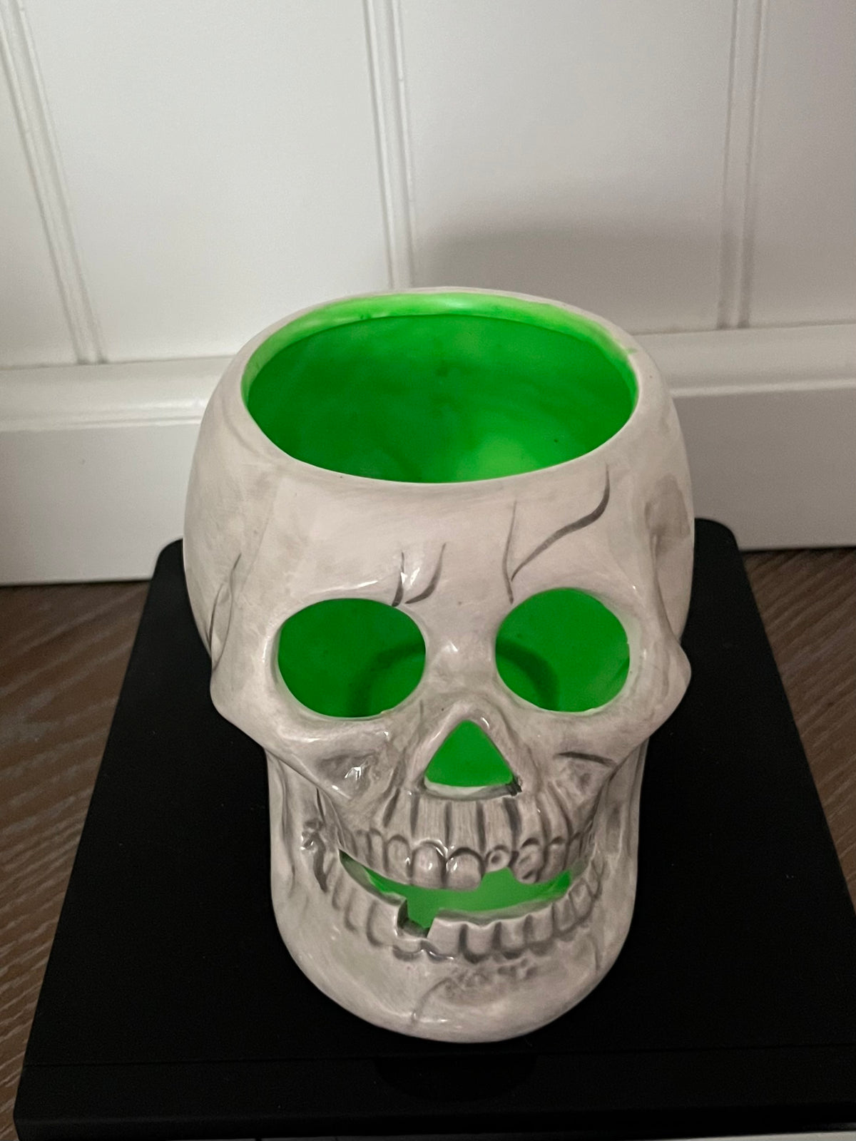 Retro Skull Candle Tea-Light Holder | Ceramic Halloween Candle Holder/Planter/Decor | Green Interior