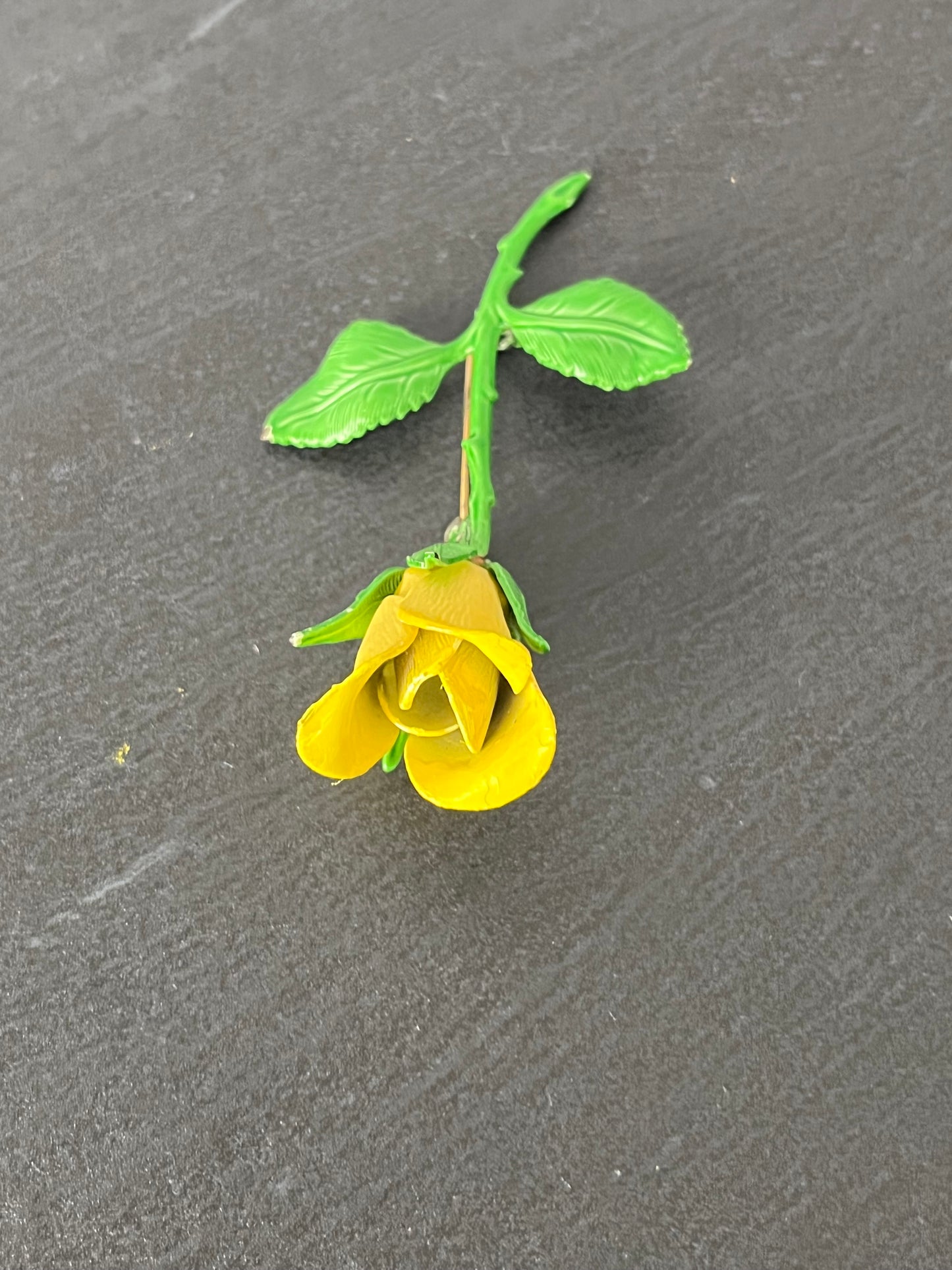 Vintage 1960’s Yellow Rose Enamel Brooch Pin – Mid-Century Floral Jewelry with Green Leaves