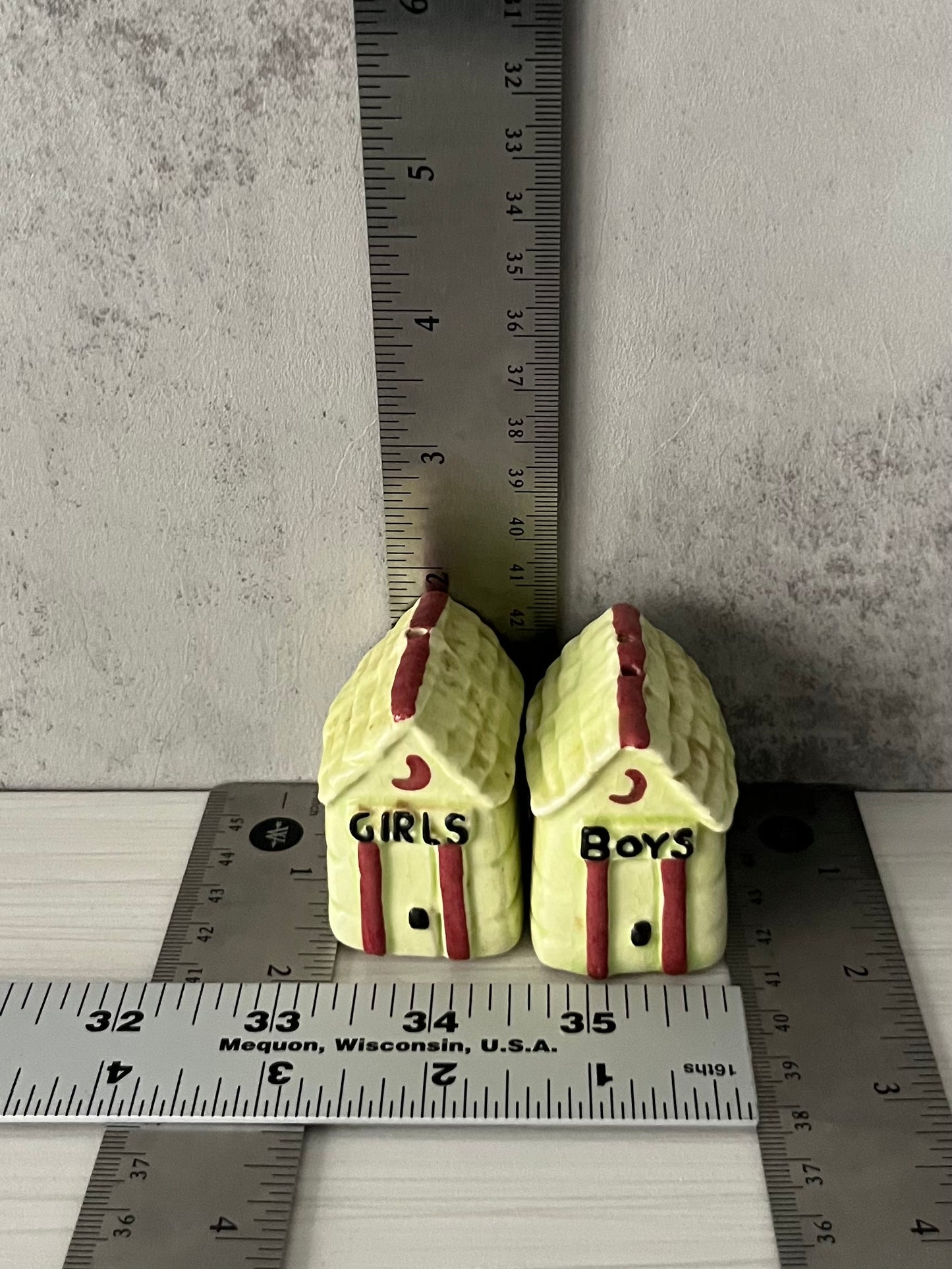 Vintage 1960s–1970s Boys & Girls Outhouse Salt & Pepper Shaker Set – Ceramic Novelty Cottage Shakers