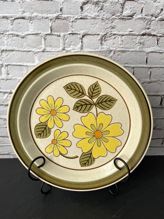 Vintage   Mikasa Hallkraft Potterskraft “Lazy Daisies” Stoneware Dinner Plate P6030 1970s Japanese Flower Power Style