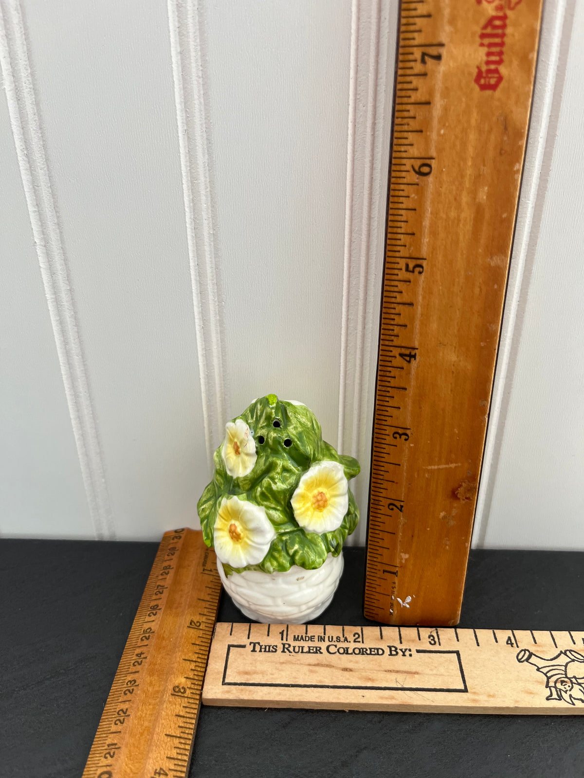 Vintage c. 1960s Single Lefton Daisy Flower Basket Weave Salt Shaker