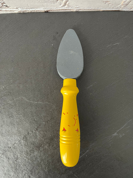 Primitive Farmhouse Tool Stone Decor Vintage Carborundum / Crystolon Style Sharpening Stone with Yellow Wooden Handle – Mid Century Knife & Tool Hone – 1950s–1960s