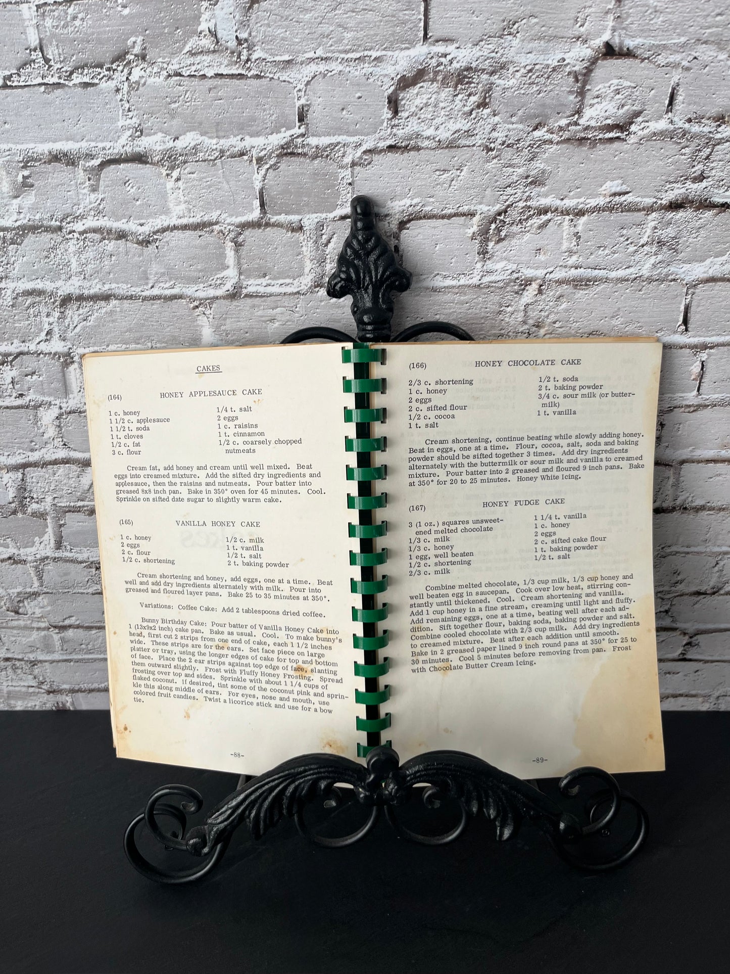 Vintage 1977 “The Wonderful World of Honey” Sugarless Cookbook by Joe Parkhill – Spiral Bound Honey Recipe Book