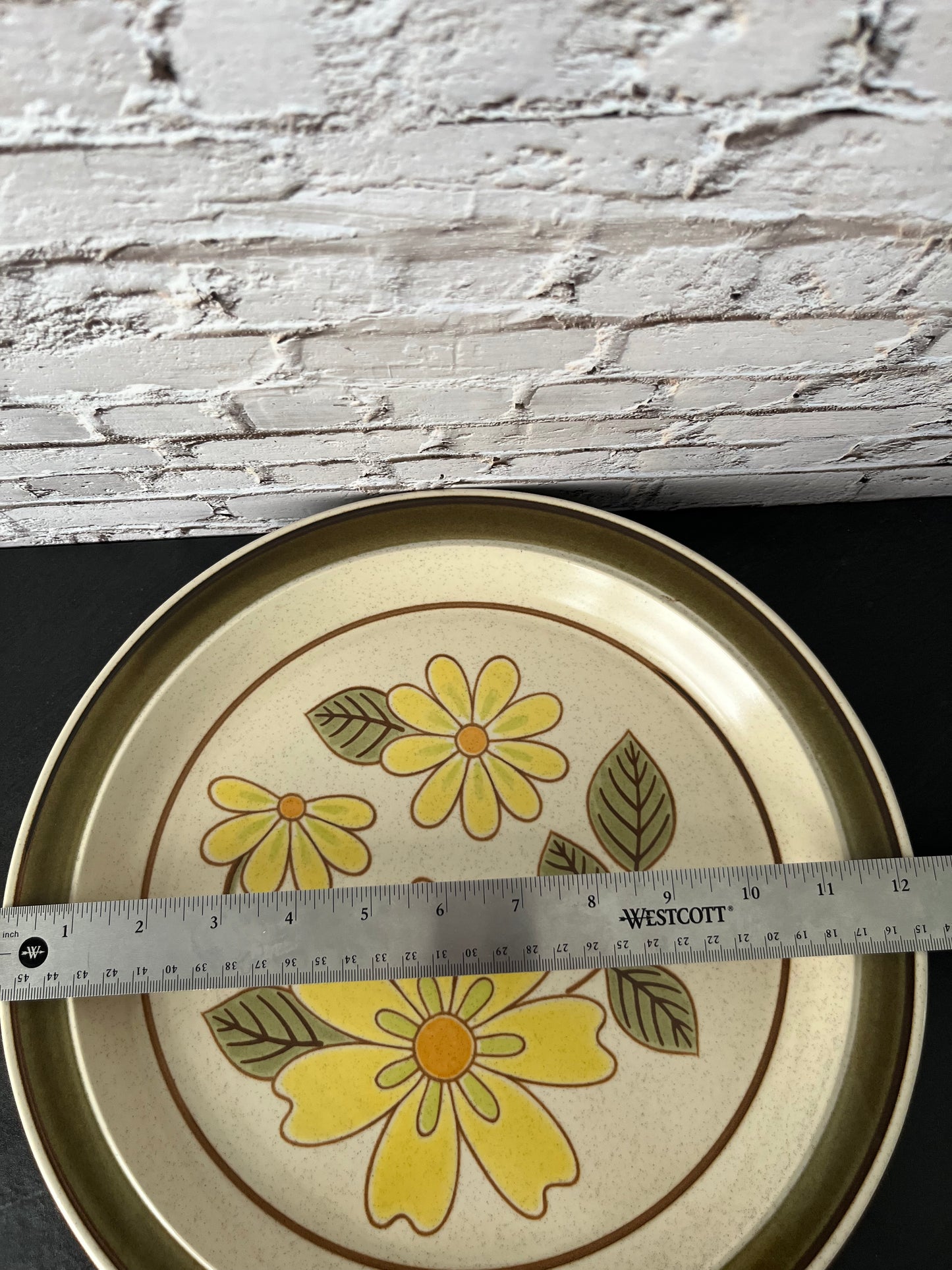 Vintage  Mikasa Hallkraft Potterskraft “Lazy Daisies” Stoneware Round Serving Tray Platter Plate  P6030 1970s Japanese Flower Power Style