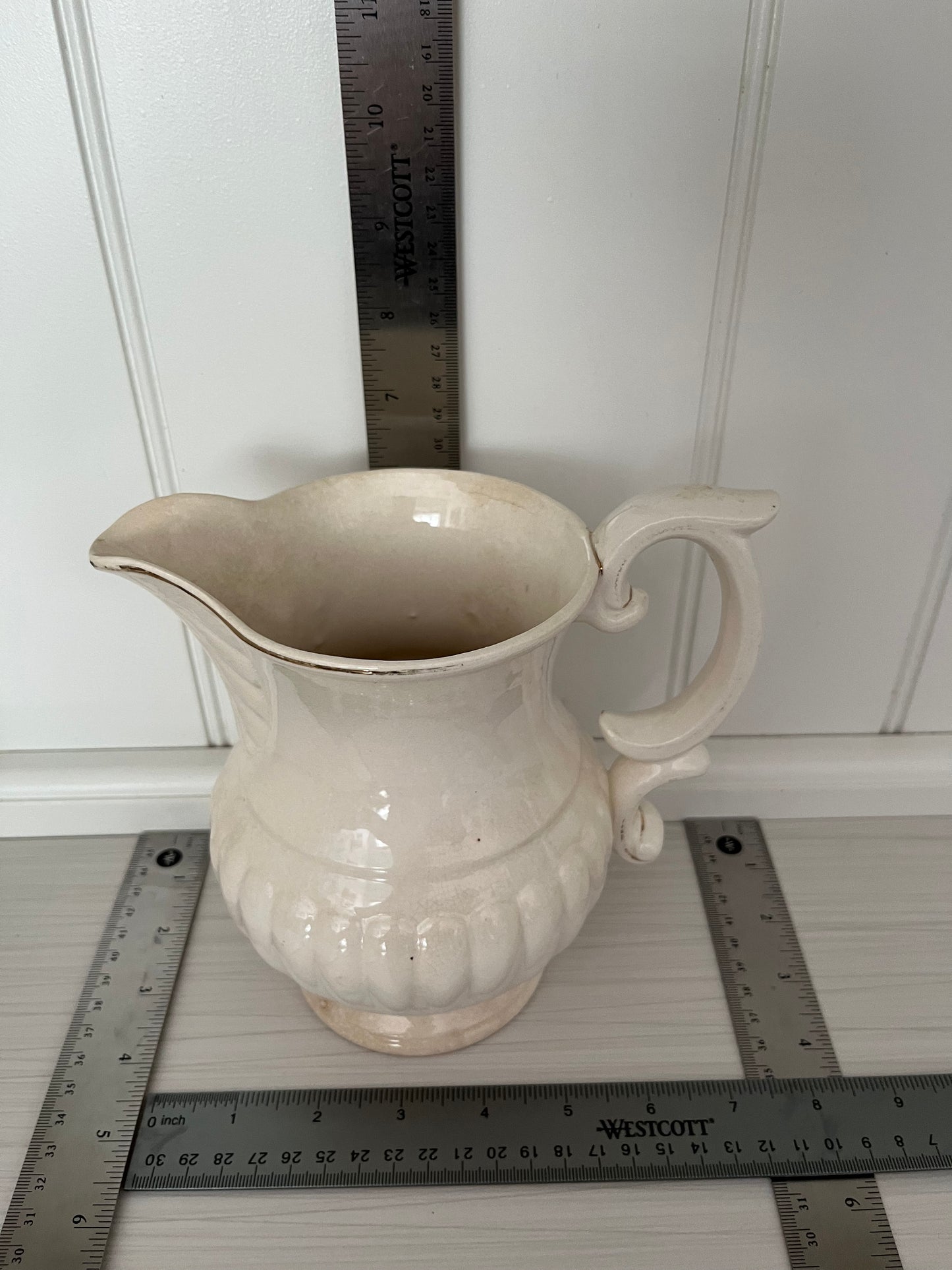 Vintage Patinaed 1950s Betson’s Ivory Ceramic Glazed Earthenware Creamer Pitcher – Pedestal Base Cottage Cream Jug – Farmhouse Ironstone Style