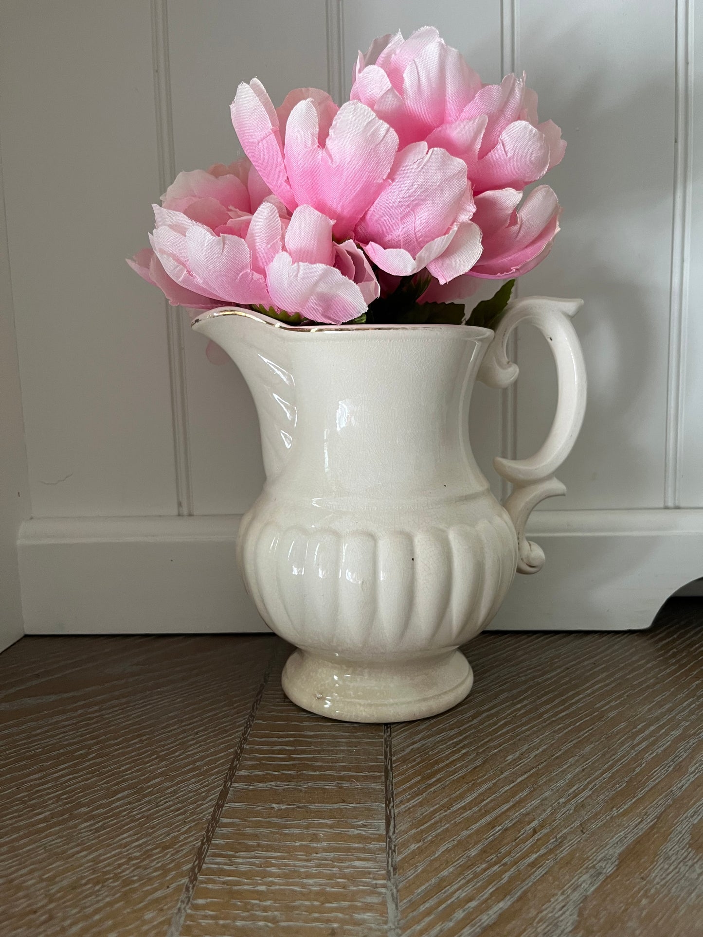 Vintage Patinaed 1950s Betson’s Ivory Ceramic Glazed Earthenware Creamer Pitcher – Pedestal Base Cottage Cream Jug – Farmhouse Ironstone Style
