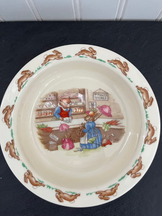 1984 Royal Doulton Bunnykins Porridge Bowl – Golden Jubilee – “Mr. Piggly’s Store” Scene (6.5”)