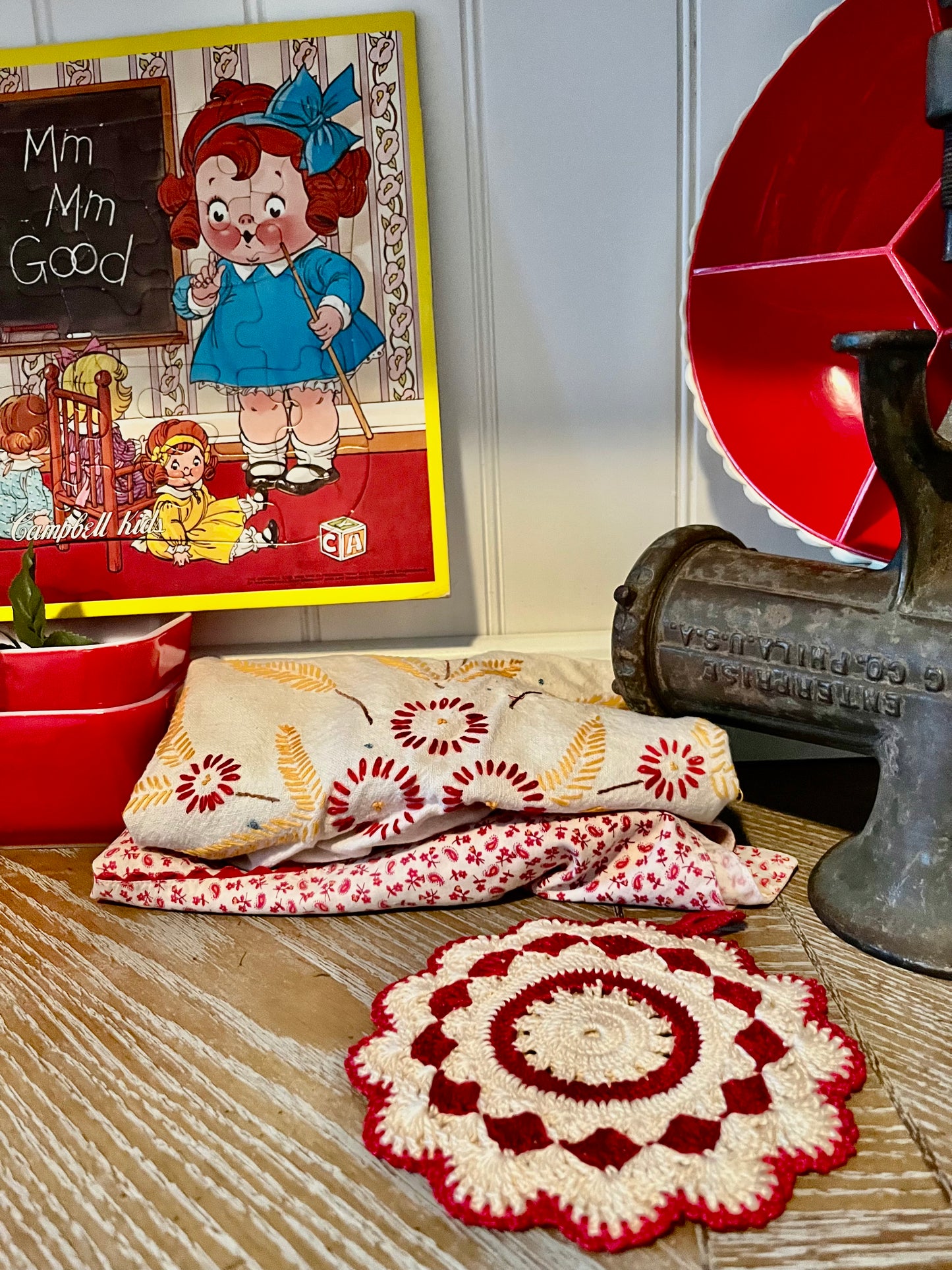 Vintage c 1950’s Red Calico Half Apron with Rickrack Trim | Cottage Kitchen Waist Apron