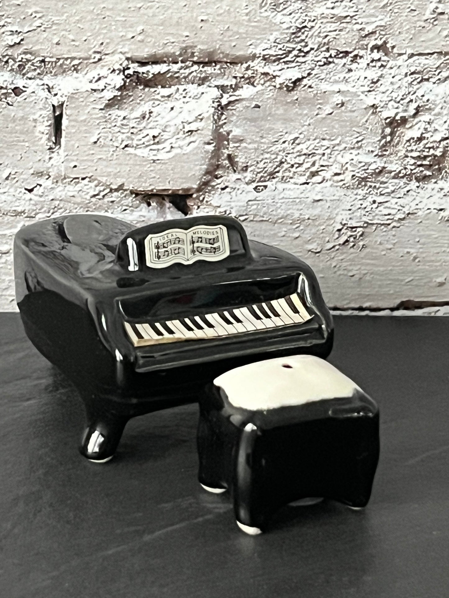 Vintage 1989 Sarsaparilla Deco Designs Grand Piano & Bench Salt and Pepper Shaker Set – 1980s Art Deco Revival Musical Kitchen Collectible