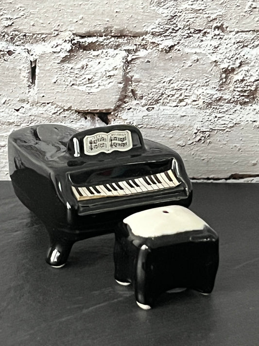 Vintage 1989 Sarsaparilla Deco Designs Grand Piano & Bench Salt and Pepper Shaker Set – 1980s Art Deco Revival Musical Kitchen Collectible
