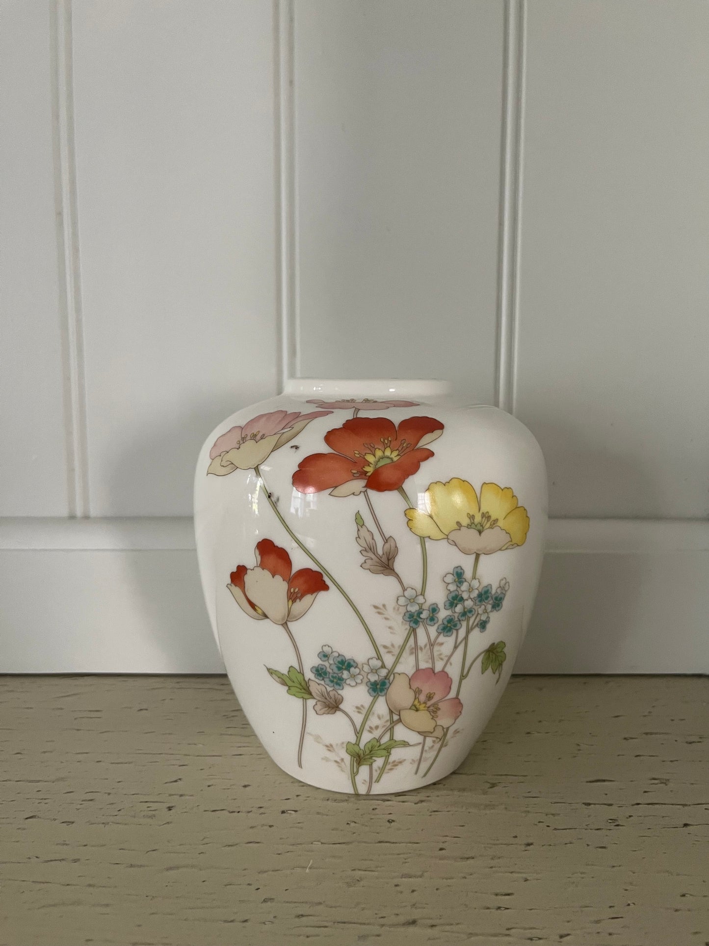 Mid-Century Japanese Floral Porcelain Vase – c. 1950s–70s Hand-Painted Poppies