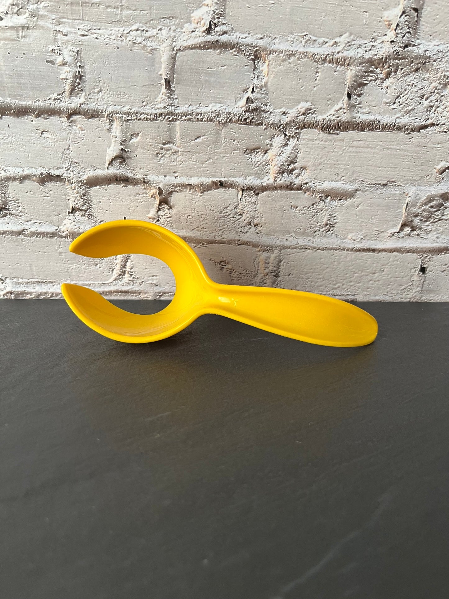 Vintage Tupperware Harvest Yellow Egg Lifter Scoop #1334-4 – 1970s Kitchen Gadget