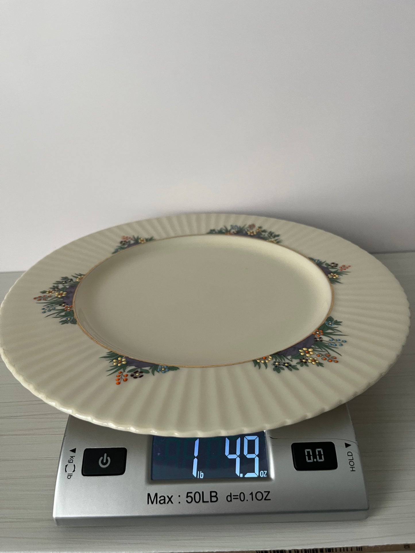 Vintage 1970s Lenox “Rutledge” Dinner Plate – Ivory Fine China with Fluted Rim, Floral Garland & Gold Trim