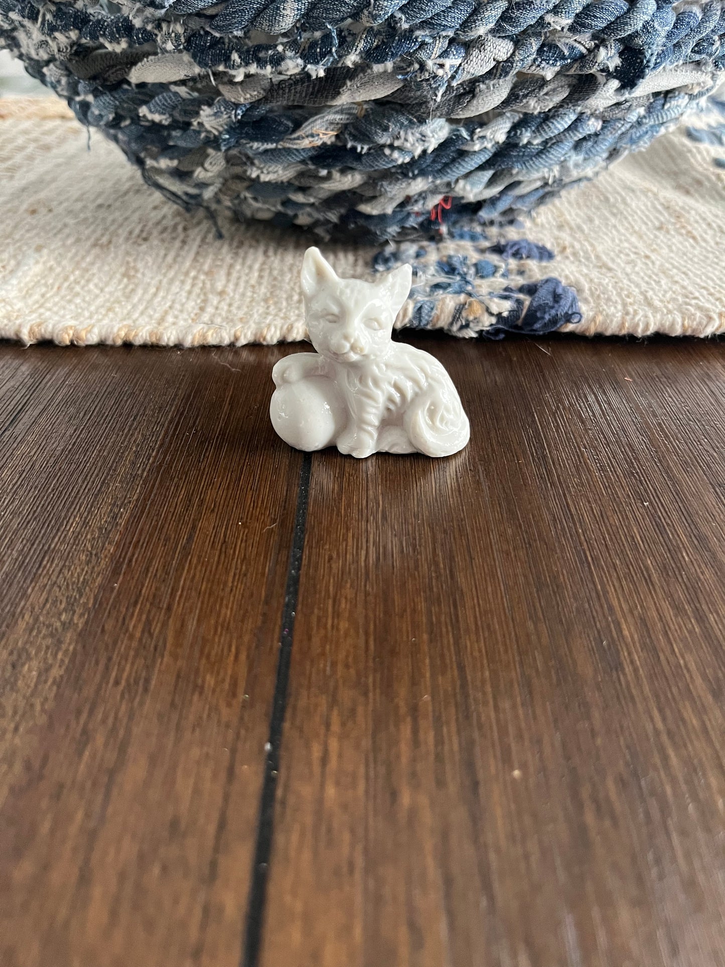 Vintage 1950s Tiny Mini Small 1” White Ceramic Sleeping Kitten Figurine – Made in Japan – Mid-Century Nursery Cat Decor