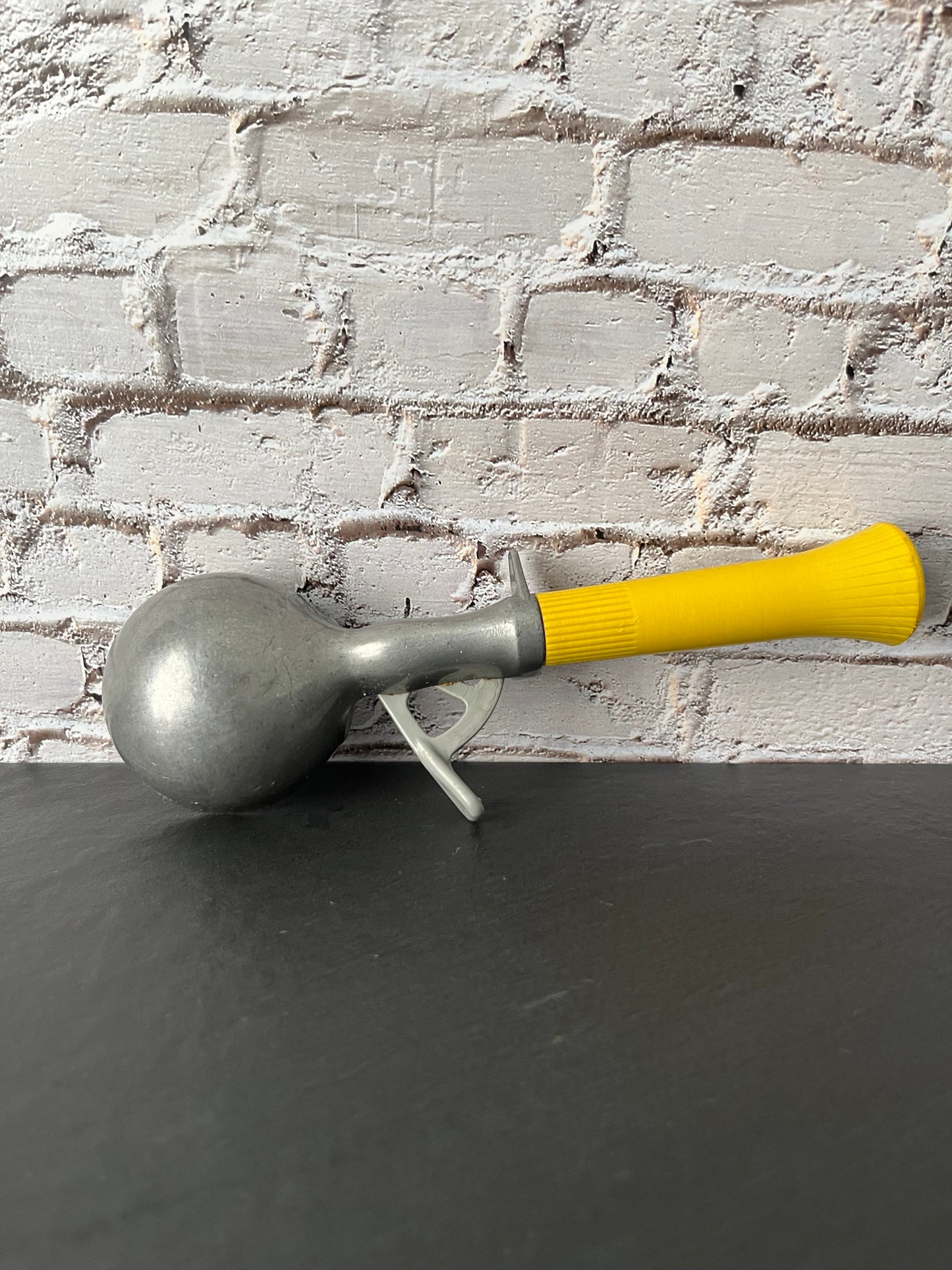 Vintage Bonny Products Ice Cream Scoop with Yellow Handle – 1960s–1970s Retro Kitchen Tool