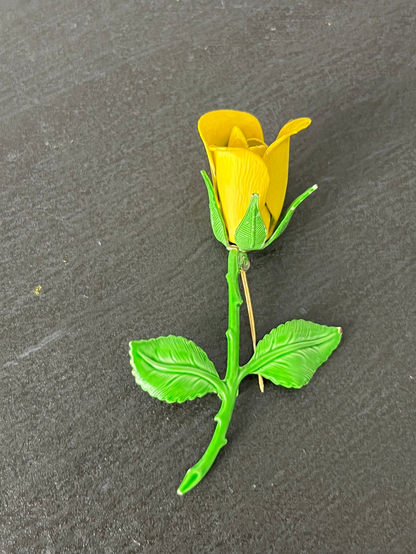 Vintage 1960’s Yellow Rose Enamel Brooch Pin – Mid-Century Floral Jewelry with Green Leaves
