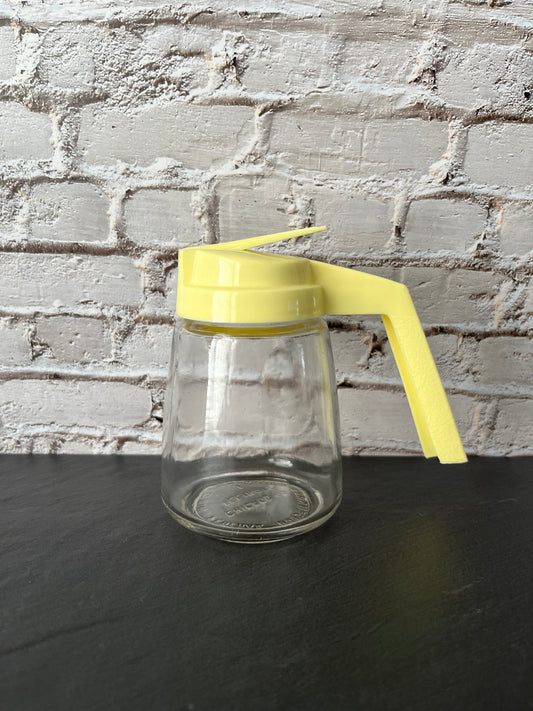 Vintage Federal Glass Syrup Dispenser w/ Yellow Plastic Lid & Handle, Mid Century Pancake Syrup Pitcher, Retro Kitchen Glassware 1960s-70’s