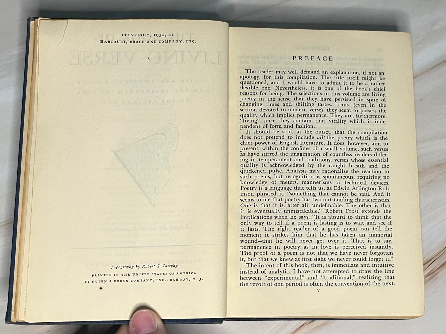 The Book of Living Verse: English and American Poetry (13th Century to Present) - Vintage 1932 Edition