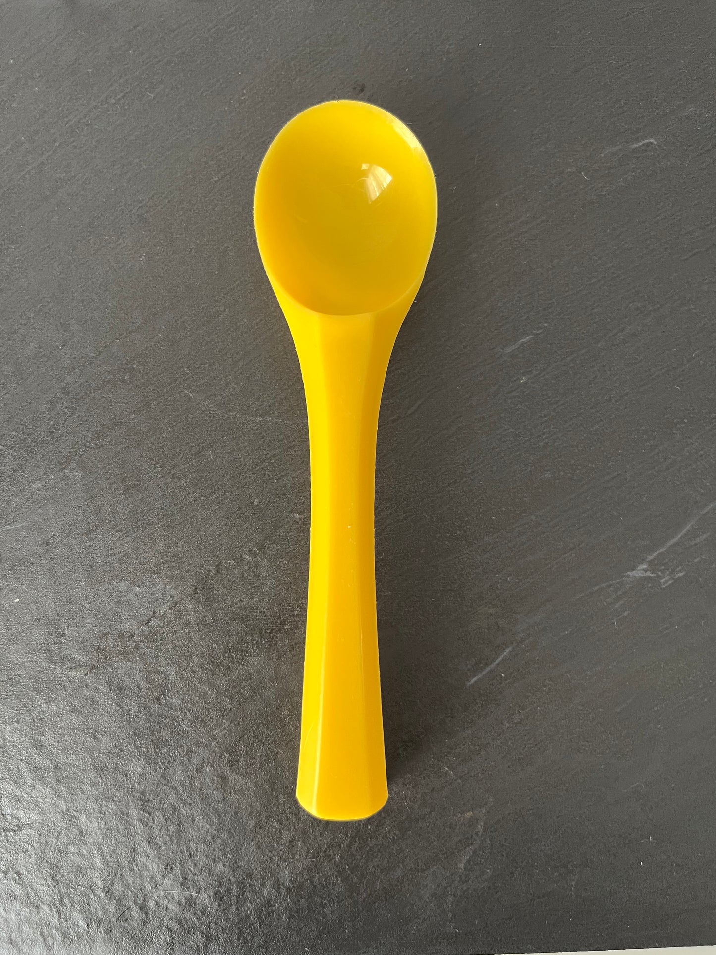 Vintage Rubbermaid Sunshine Yellow Ice Cream Scoop #1910-4 – 1980s Kitchen Utensil