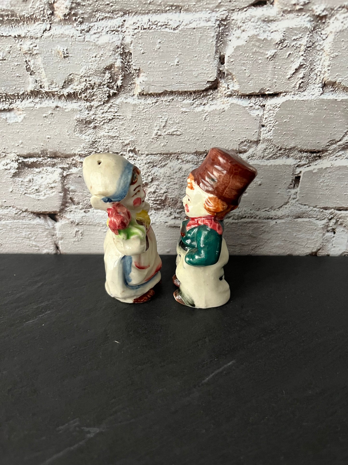 Vintage 1950s Lefton-Style Dutch Boy & Girl Salt and Pepper Shakers – Hand Painted Japanese Porcelain Couple Figurines
