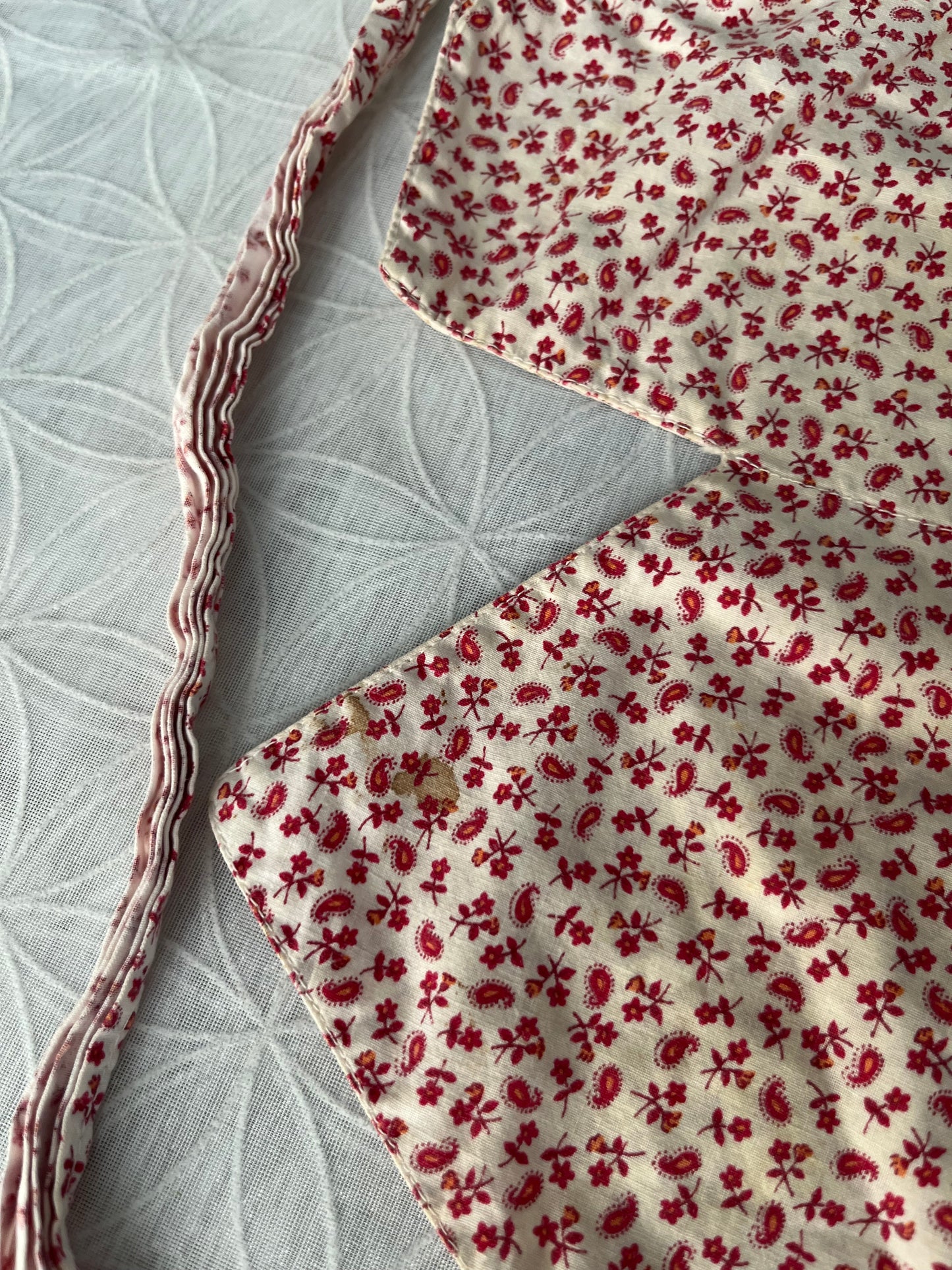 Vintage c 1950’s Red Calico Half Apron with Rickrack Trim | Cottage Kitchen Waist Apron