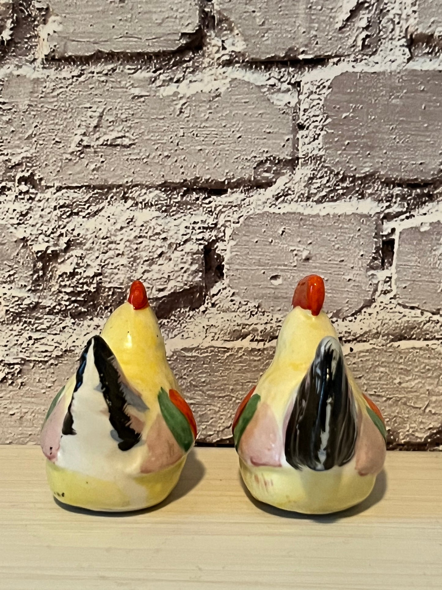 Vintage Vintage 1940s–1950s Hand-Painted Rooster Hen Salt & Pepper Shaker Set
