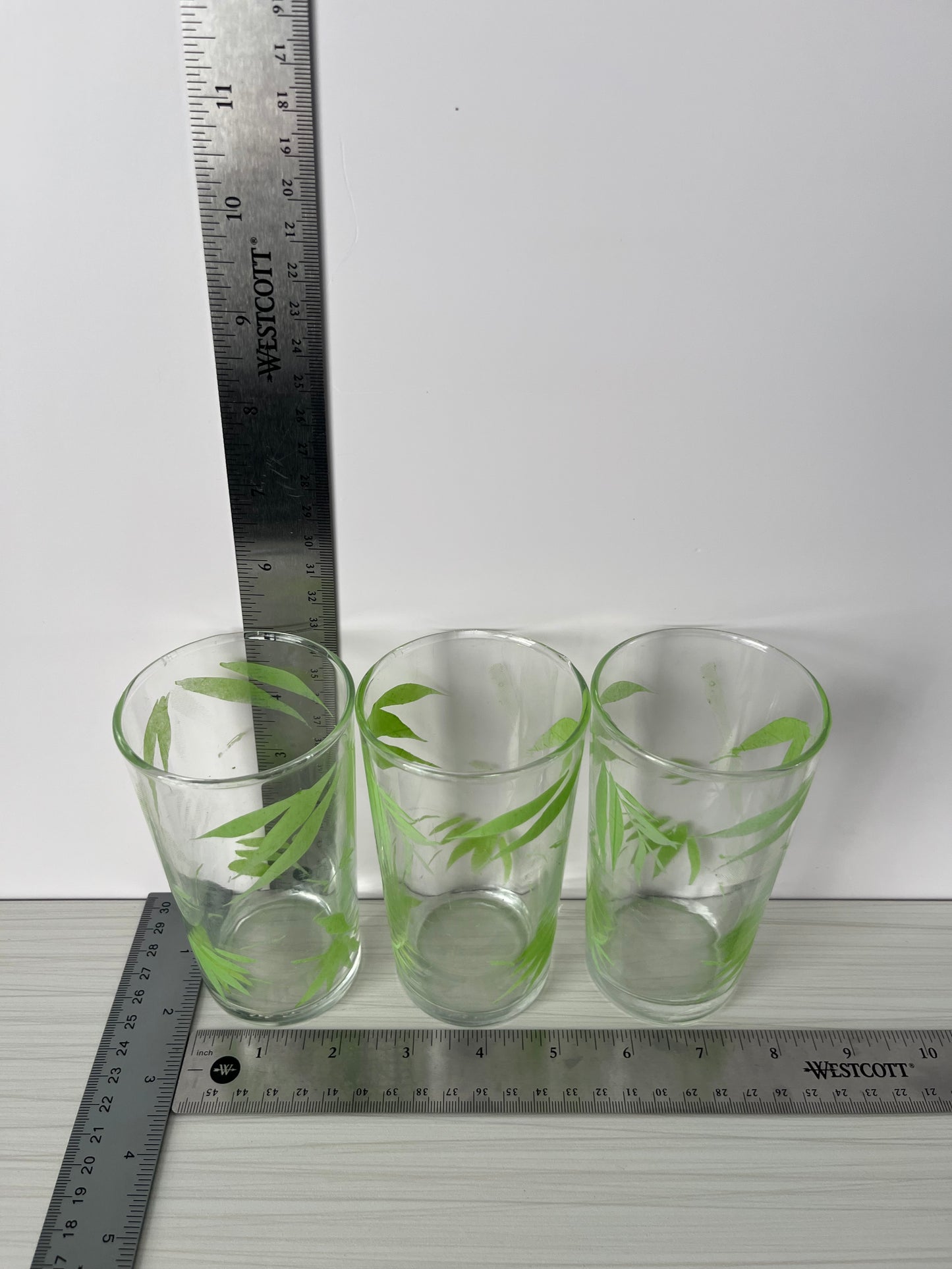 Vintage 1970s–1980s Tropical Bamboo Leaf Drinking Glasses – Set of 3 Green Botanical 10 oz Tumblers – Libbey Style Retro Barware