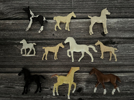 Vintage Lot of (10) Ten small Assorted Plastic Horses  Retro Toy Collection