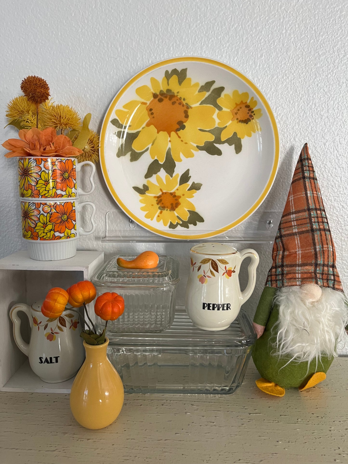 Vintage Mikasa Dolly  “Flora” Cera-Stone Dinner Plates – Set of 2 (1970s Japan, Sunflower Yellow)