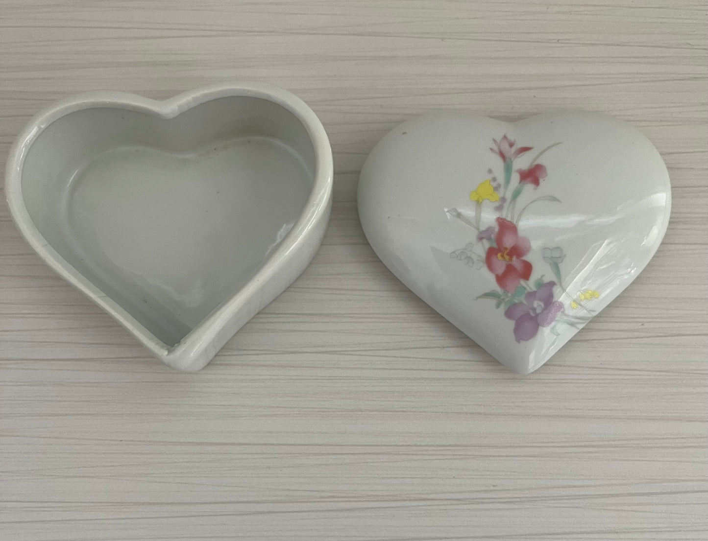 Vintage 1980’s White Ceramic Porcelain Floral Heart Trinket Box with Lid
