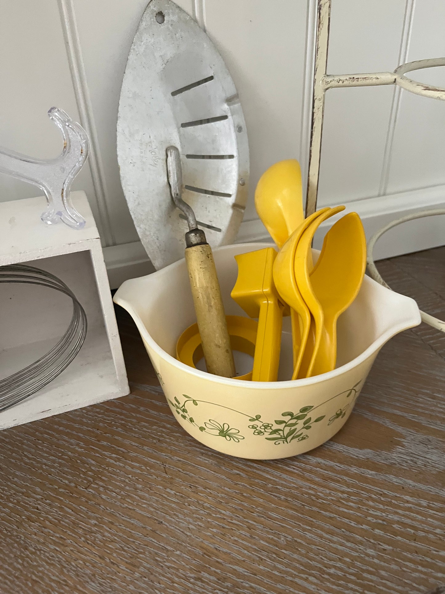 Vintage Rubbermaid Sunshine Yellow Ice Cream Scoop #1910-4 – 1980s Kitchen Utensil