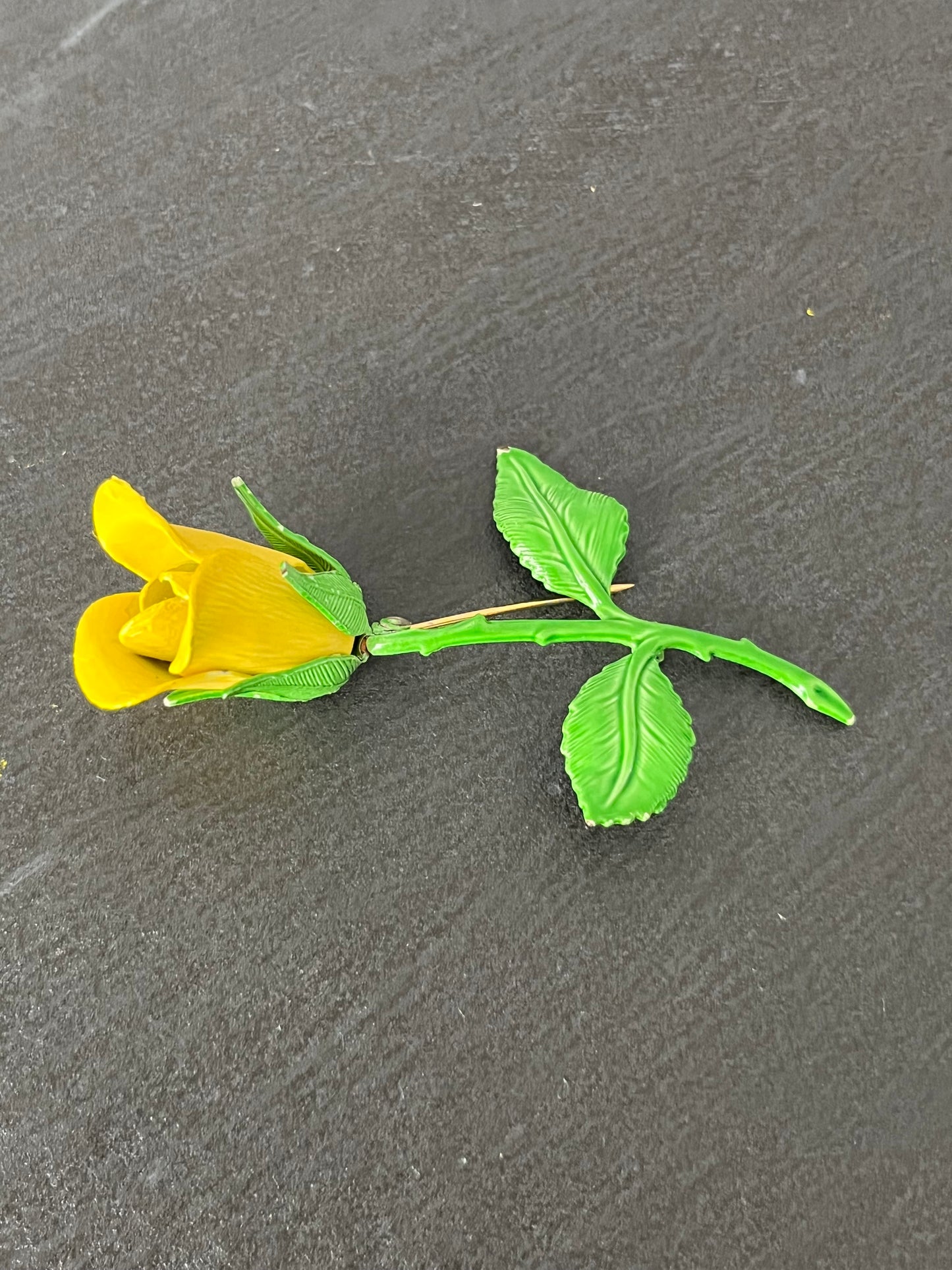 Vintage 1960’s Yellow Rose Enamel Brooch Pin – Mid-Century Floral Jewelry with Green Leaves