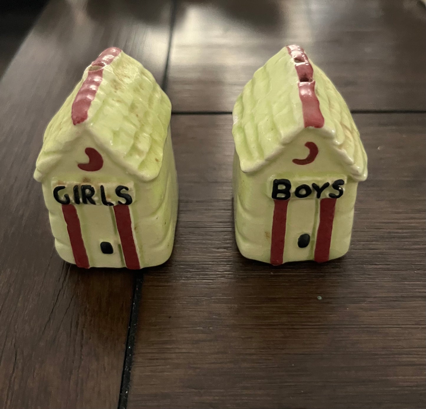 Vintage 1960s–1970s Boys & Girls Outhouse Salt & Pepper Shaker Set – Ceramic Novelty Cottage Shakers