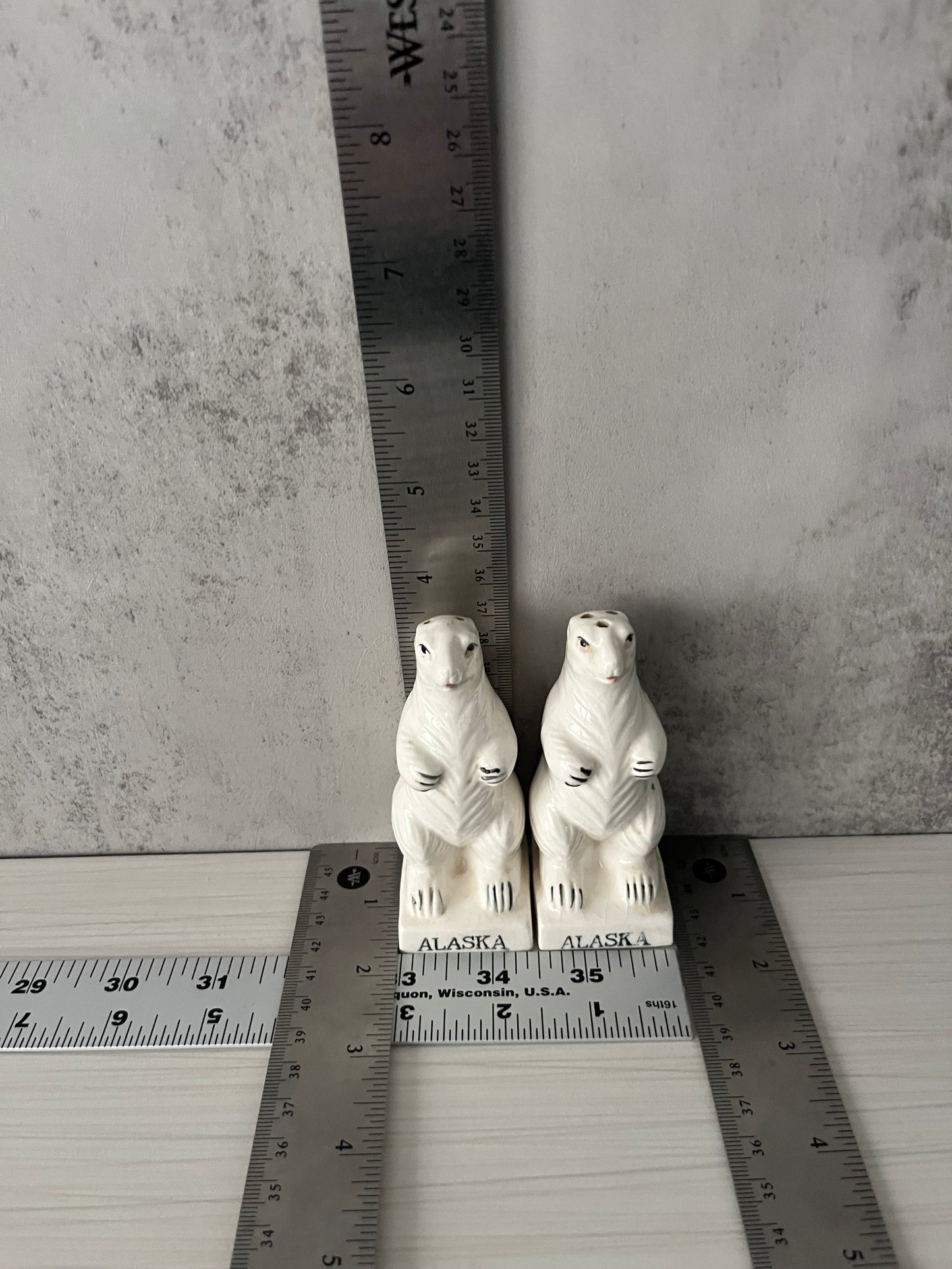 Vintage 1960s Alaska Polar Bear Salt & Pepper Shakers – Anthropomorphic Ceramic Souvenir Set – Made in Japan Mid-Century Tourist Collectible