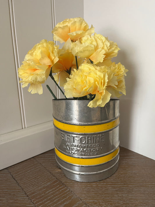 Vintage Sift-Chine Triple Screen Flour Sifter – 1940s–1950s Yellow Stripe Baking Tool