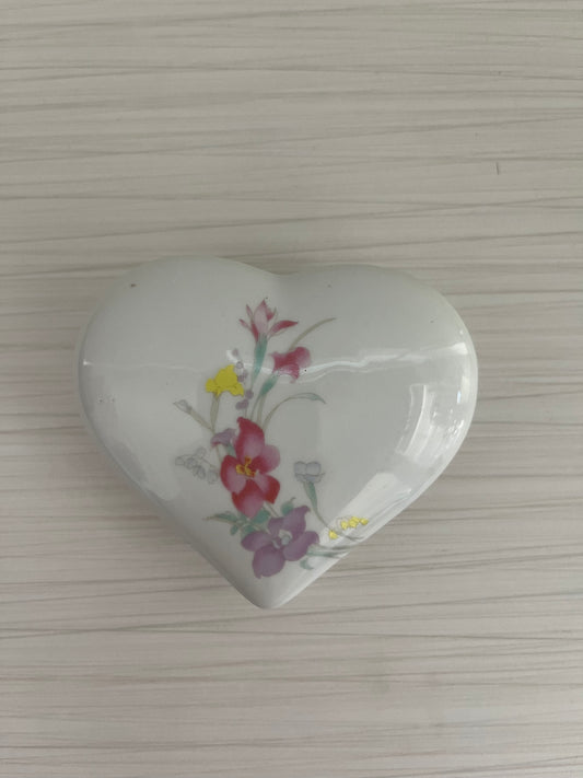 Vintage 1980’s White Ceramic Porcelain Floral Heart Trinket Box with Lid