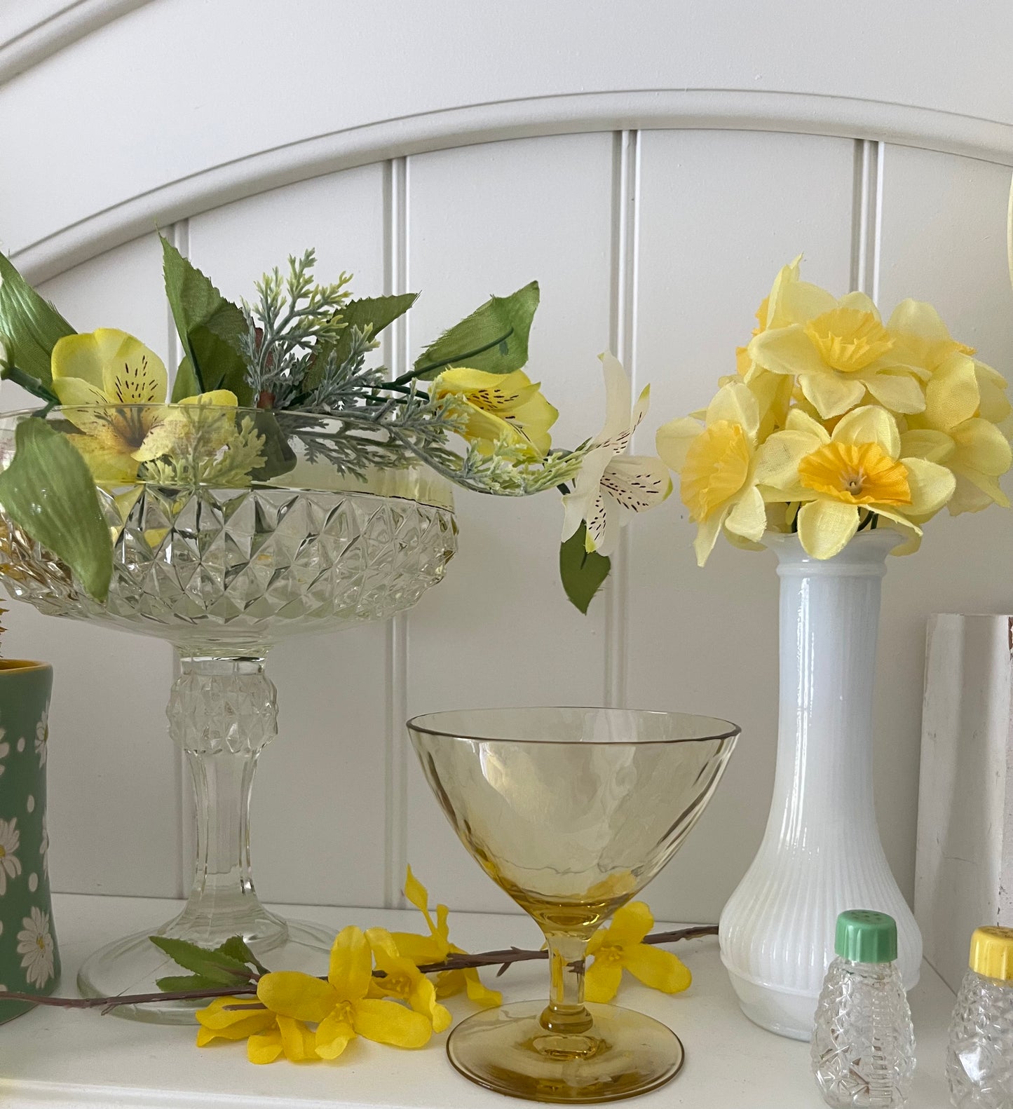 Vintage Indiana Glass Diamond Pattern Pedestal Compote Bowl – Yellow Tint Pressed Glass Dessert Dish (1960s–1970s)