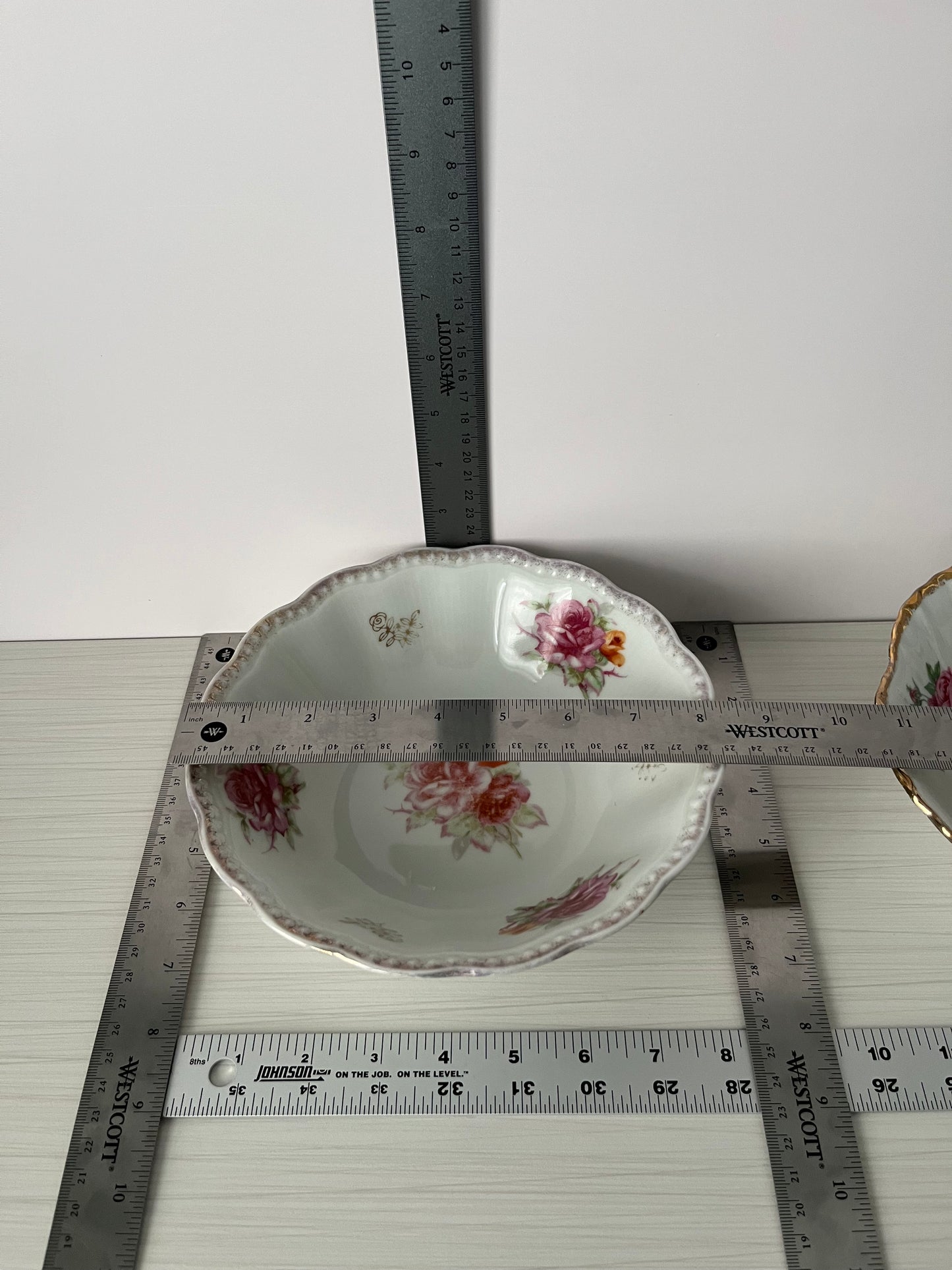 Vintage 1950s–1960s Japanese Porcelain Rose Bowl – 8” Scalloped Floral Serving Dish with Gold Accents