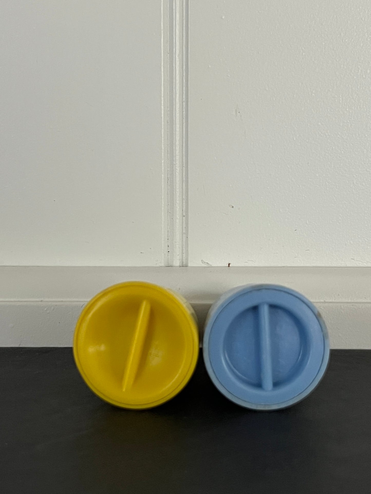 Vintage 1950s CHELAIM USA Stacked Plastic Salt & Pepper Shakers – Blue & Yellow Art Deco-style