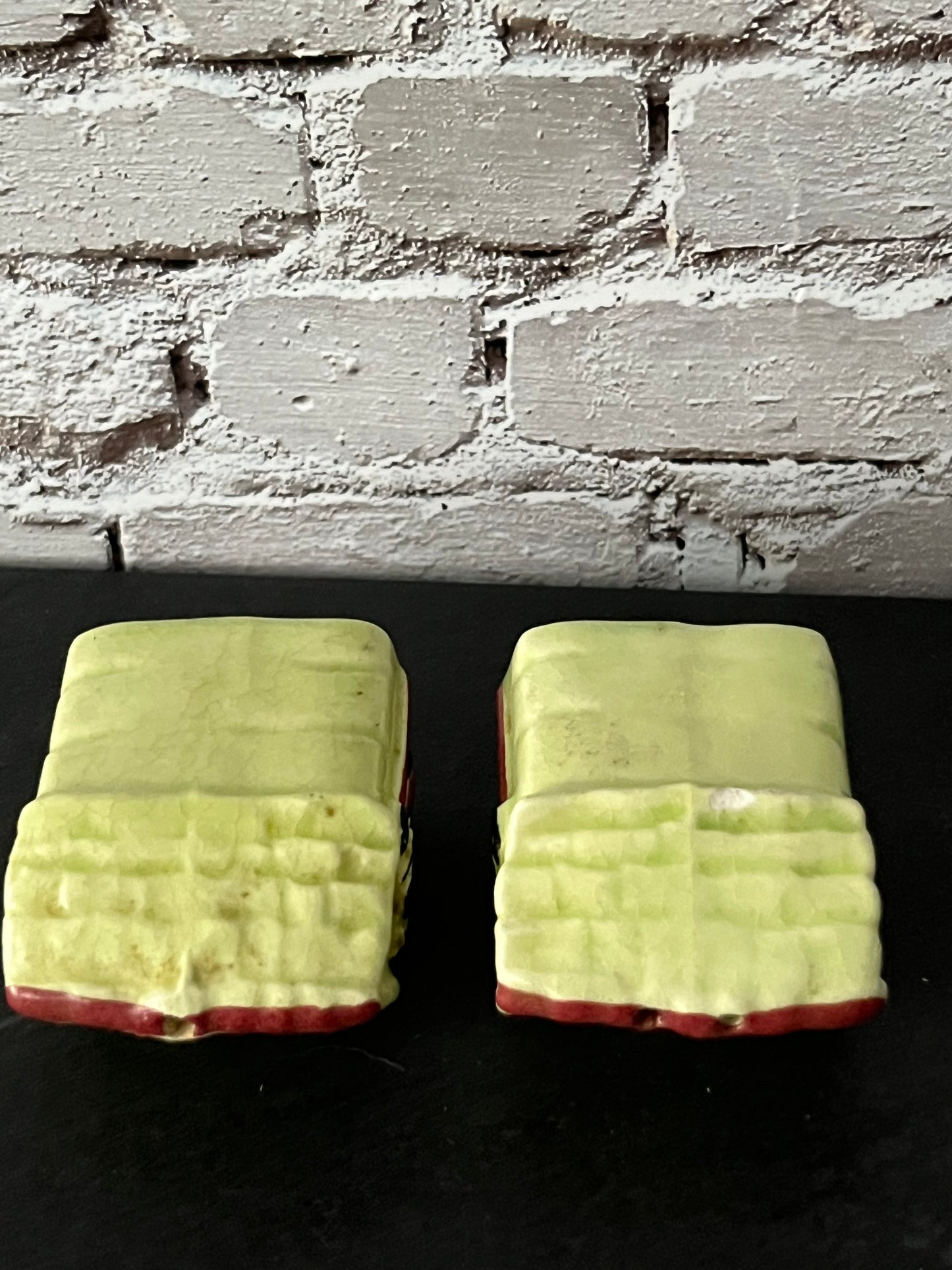 Vintage 1960s–1970s Boys & Girls Outhouse Salt & Pepper Shaker Set – Ceramic Novelty Cottage Shakers